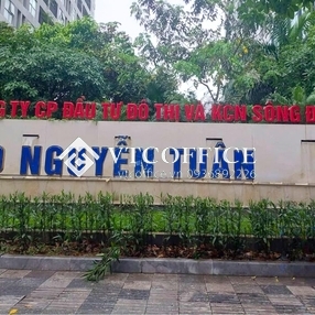 anh-can-canh-toa-nha-90-nguyen-tuan_1706862293.jpg
