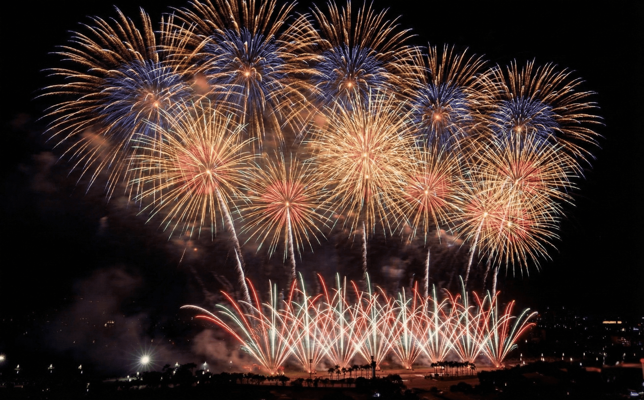 Toàn cảnh đại nhạc hội pháo hoa Dưới lá cờ vẻ vang của Đảng tại Mỹ Đình