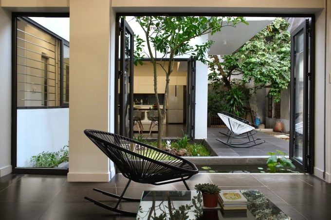Phong thủy nhà ở hiện đại với không gian mở và cây xanh